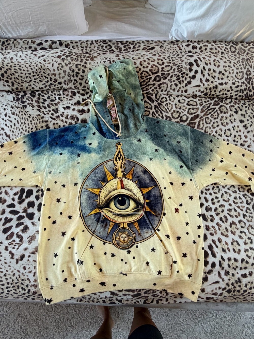 Men’s Tie-Dye Hooded Sweatshirt with All-Seeing Eye Graphic - Yellow/Blue